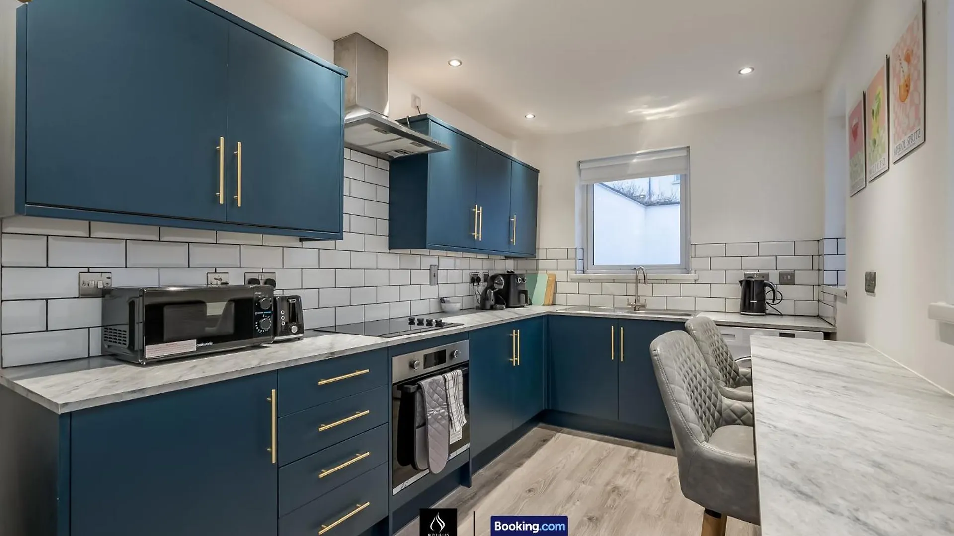 3 Bedrooms 1 Bath City Centre Home By Boyeilles Apartments Short Lets & Serviced Accommodation Belfast With Free Parking Ferienhaus