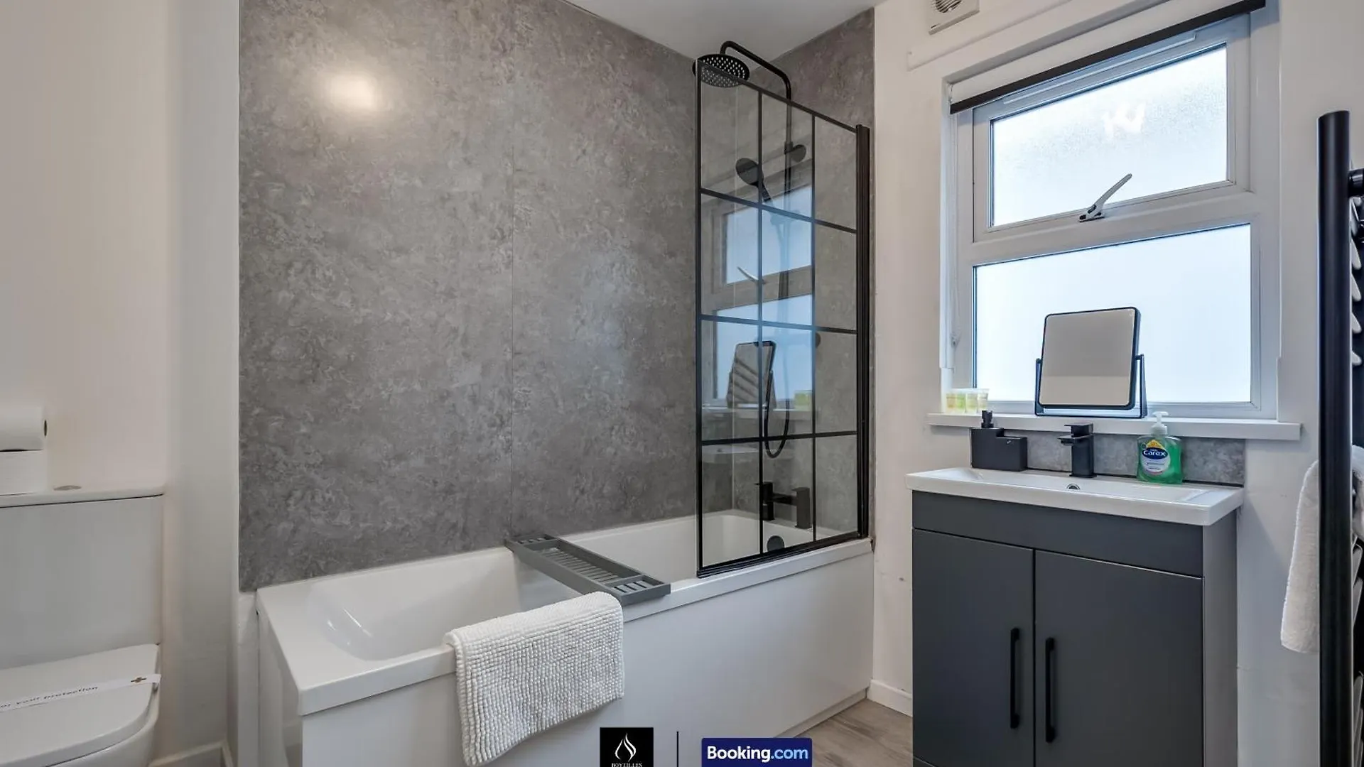 3 Bedrooms 1 Bath City Centre Home By Boyeilles Apartments Short Lets & Serviced Accommodation Belfast With Free Parking