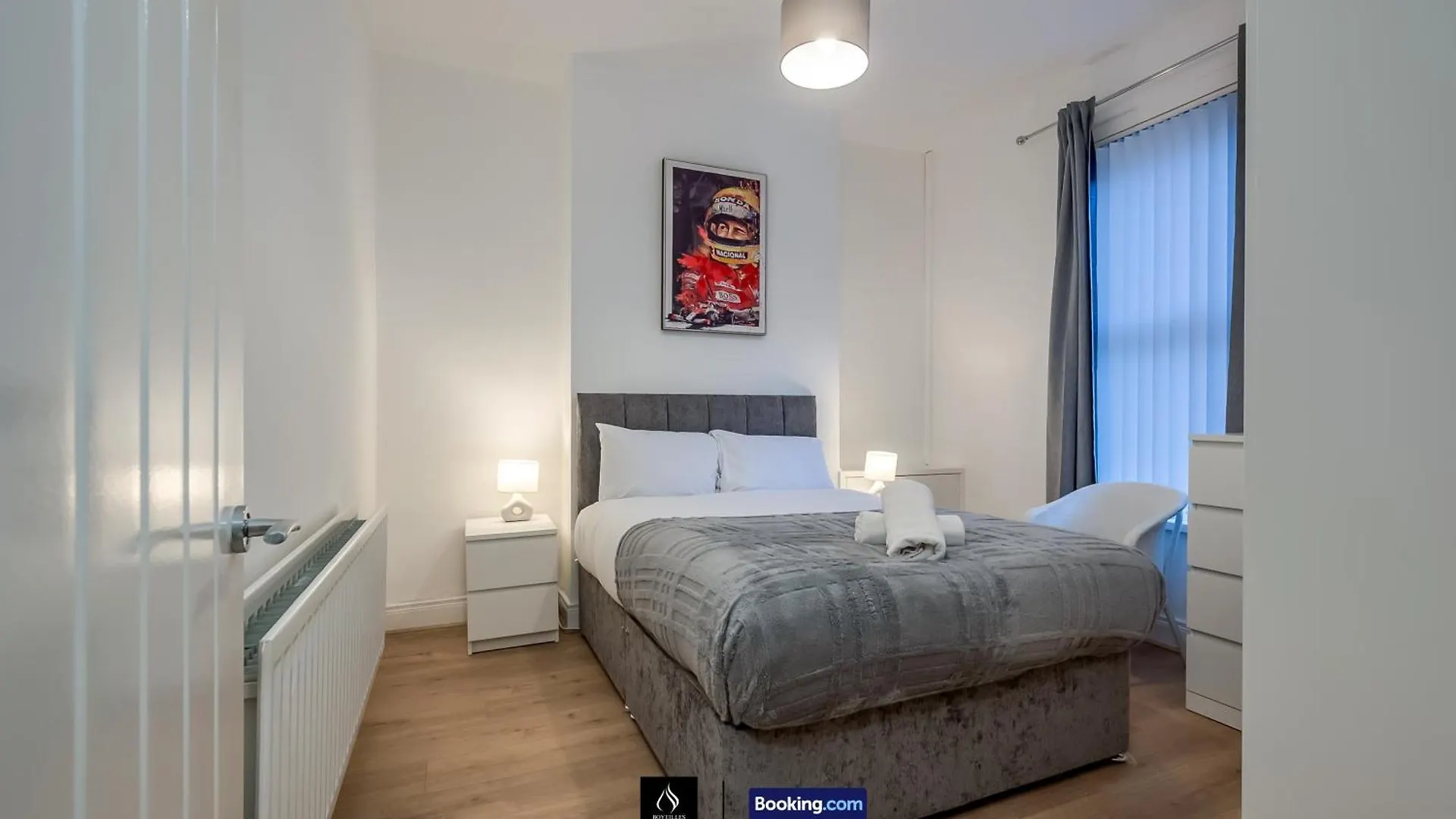 3 Bedrooms 1 Bath City Centre Home By Boyeilles Apartments Short Lets & Serviced Accommodation Belfast With Free Parking