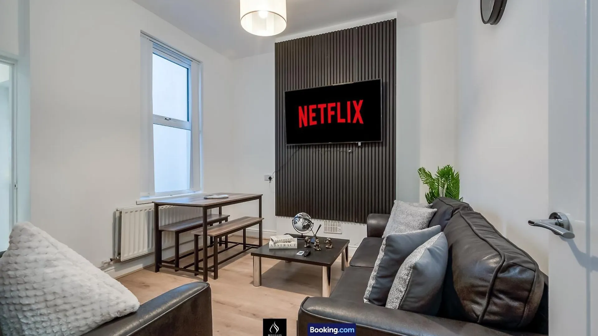 Dom wakacyjny 3 Bedrooms 1 Bath City Centre Home By Boyeilles Apartments Short Lets & Serviced Accommodation Belfast With Free Parking