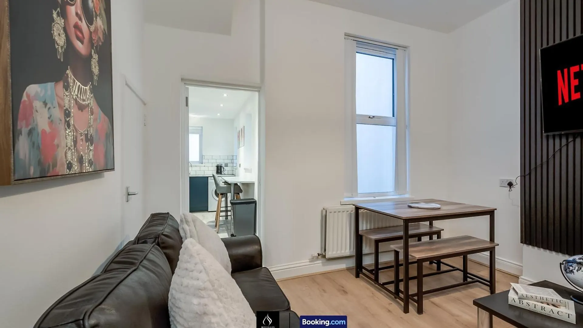 3 Bedrooms 1 Bath City Centre Home By Boyeilles Apartments Short Lets & Serviced Accommodation Belfast With Free Parking 0*,