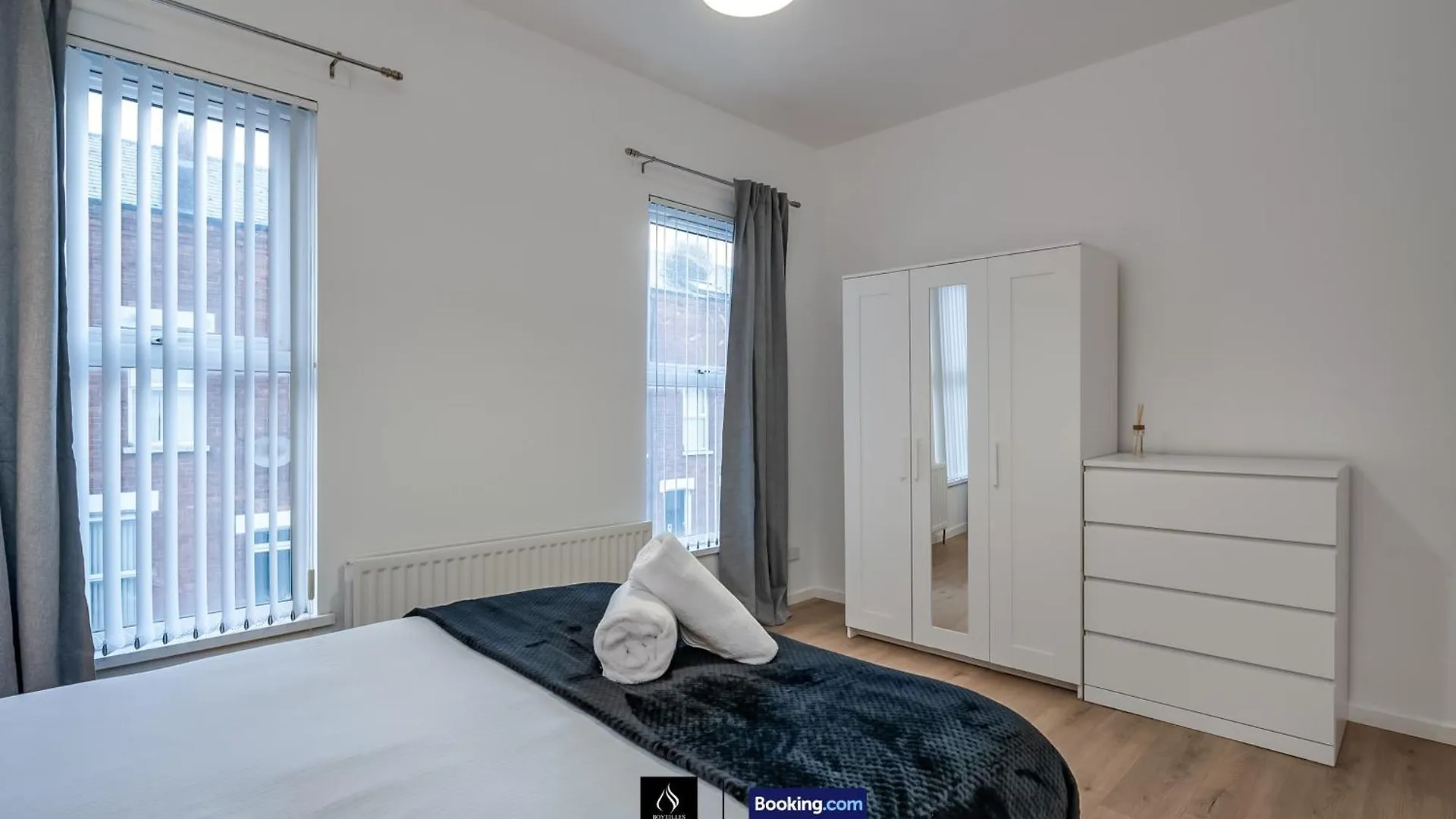 Dom wakacyjny 3 Bedrooms 1 Bath City Centre Home By Boyeilles Apartments Short Lets & Serviced Accommodation Belfast With Free Parking Wielka Brytania