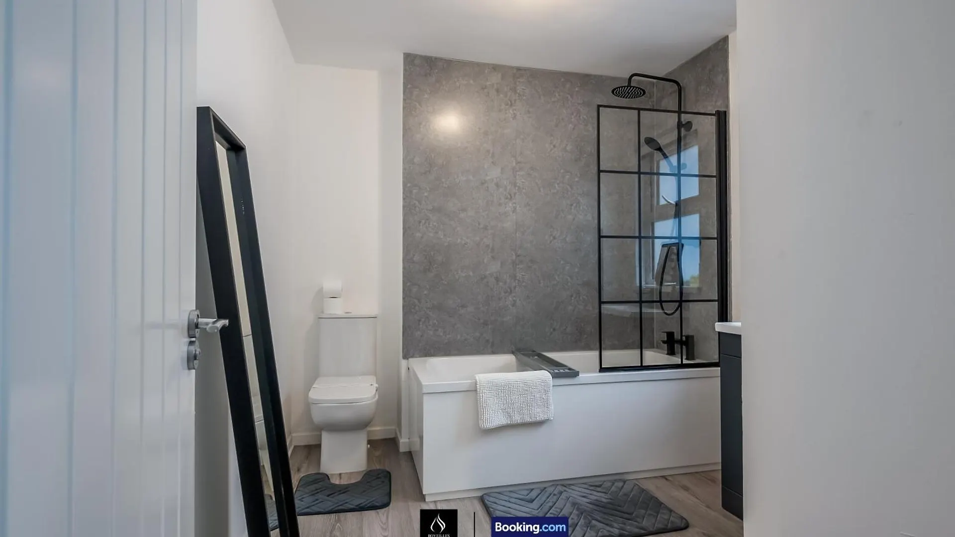 3 Bedrooms 1 Bath City Centre Home By Boyeilles Apartments Short Lets & Serviced Accommodation Belfast With Free Parking Dom wakacyjny