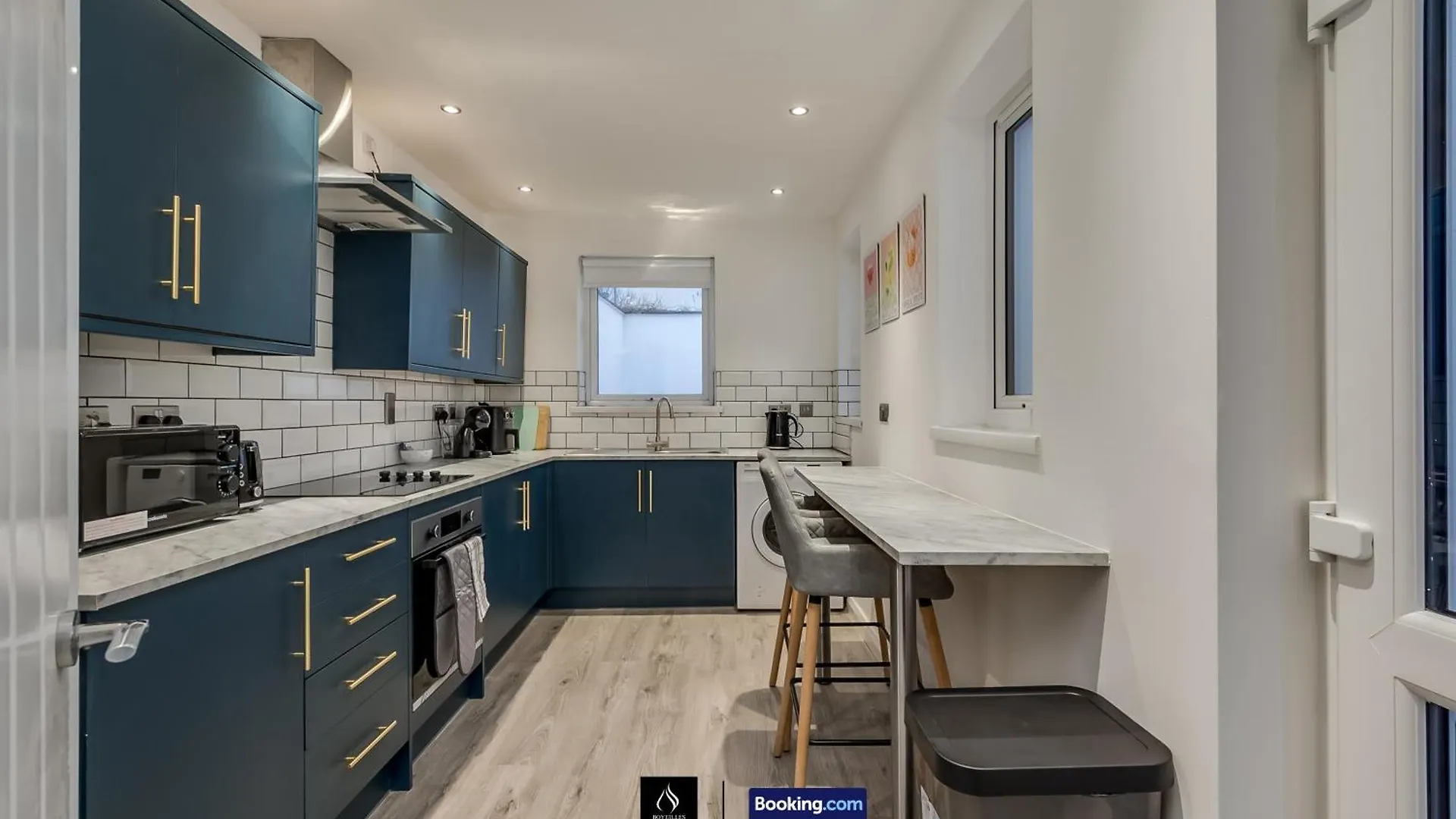 Dom wakacyjny 3 Bedrooms 1 Bath City Centre Home By Boyeilles Apartments Short Lets & Serviced Accommodation Belfast With Free Parking